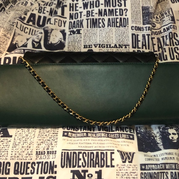 Sold! Chanel Brasserie 2015 NWOT Green Menu clutch - Picture 4 of 8